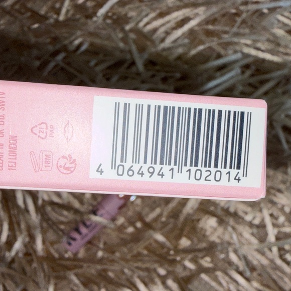 Kylie Matte Liquid Lipstick in another day, another nude - Picture 3 of 4